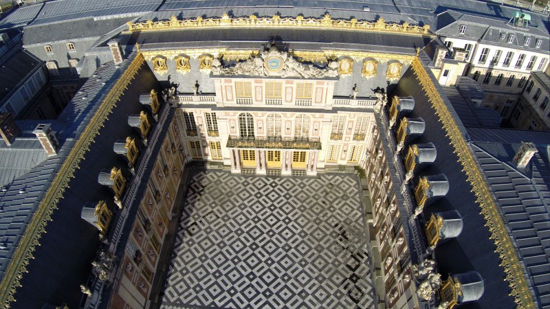 Photo aérienne du château de Versailles en drone