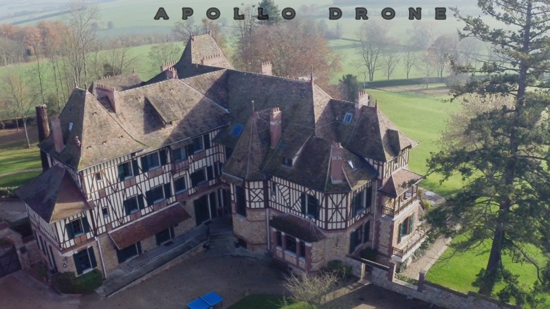 photo aérienne professionnelle du Château de Romainville facade à colombage