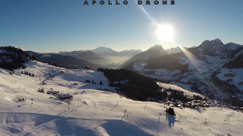 Savoie pistes de ski vue par Le drone professionnel DJI F450