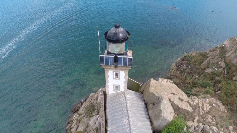 Le phare de l'Île Louët en vue aérienne