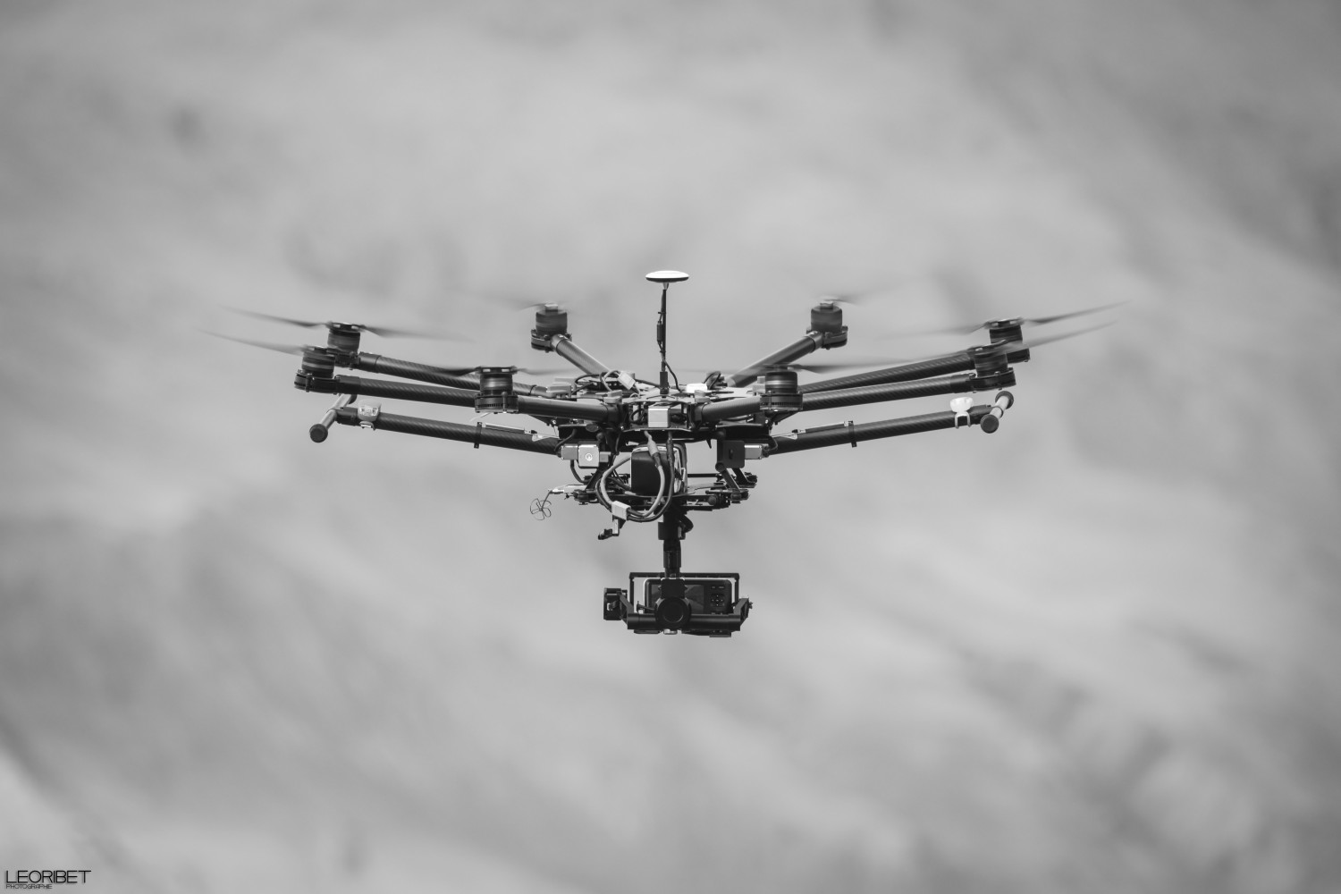 drone DJI S1000 en plein vol avec la Black Magic Pocket Cinéma