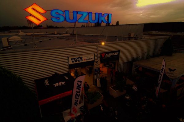 Photo au couché de soleil en drone du magasin Moto Virus