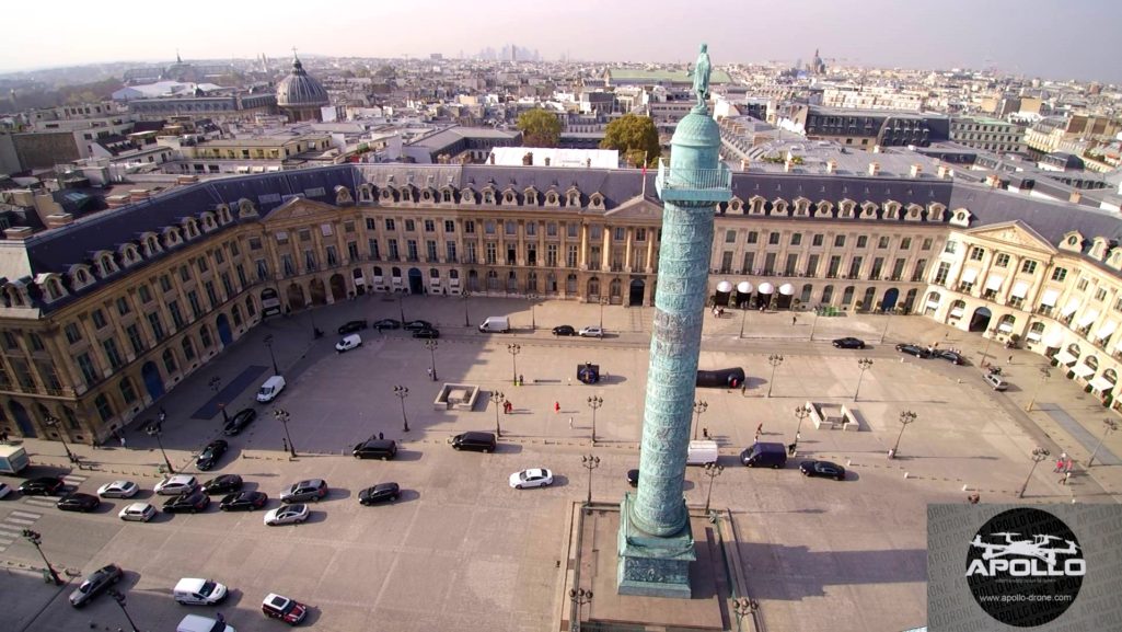 Le drone face à face avec la colonne Vendôme